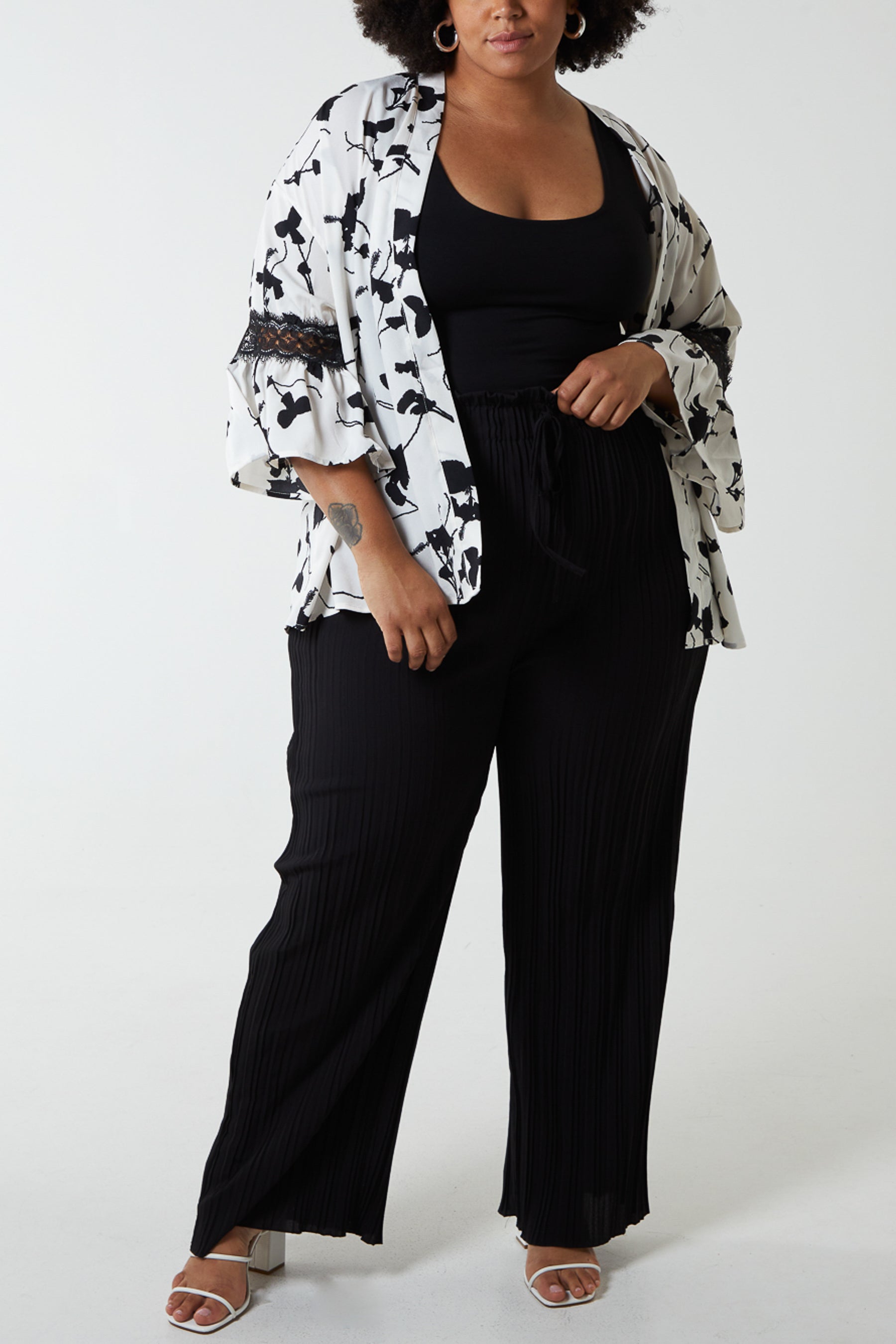 Curve Floral Kimono Lace Trim Sleeves