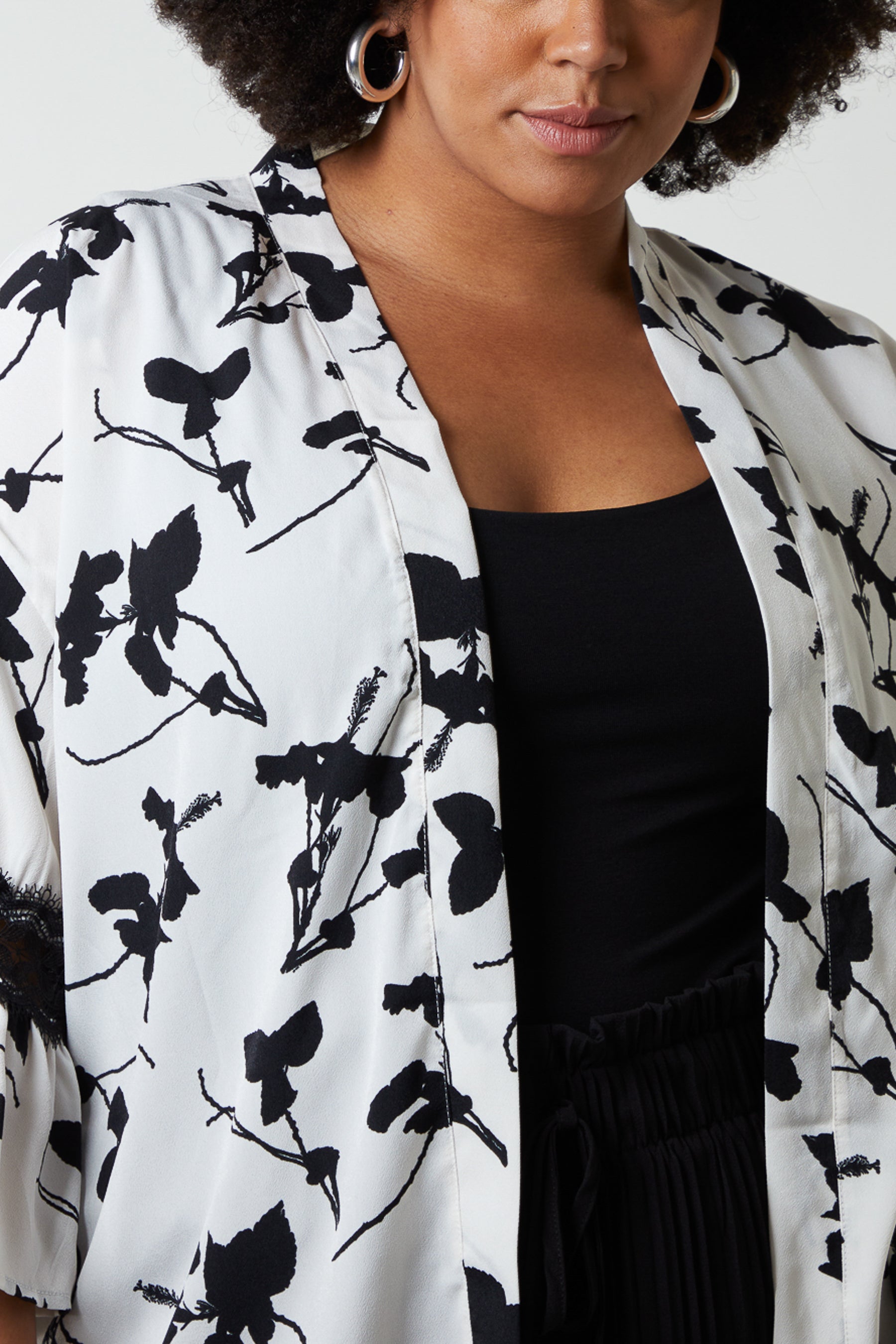 Curve Floral Kimono Lace Trim Sleeves